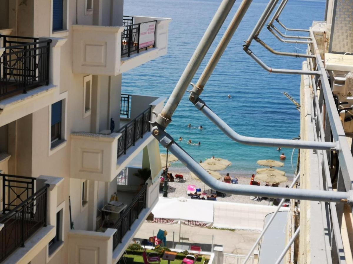 Comfortable Beachfront Apartment Лутраки Екстериор снимка