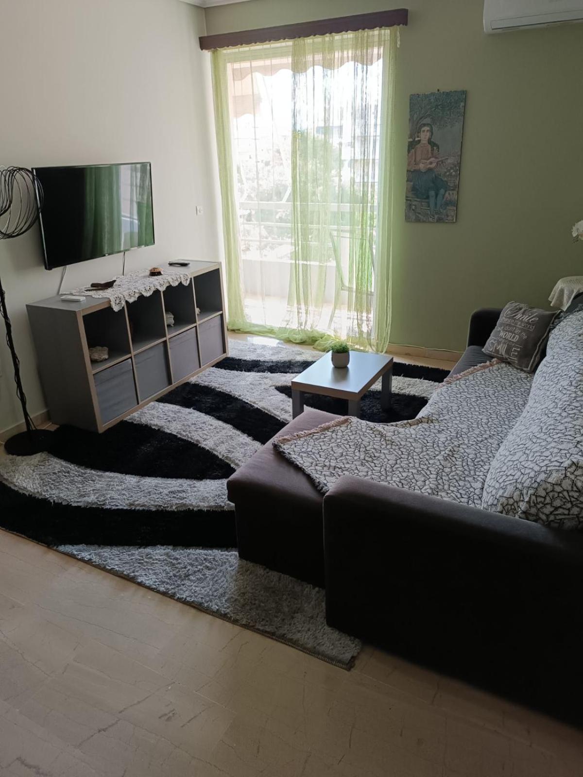 Comfortable Beachfront Apartment Лутраки Екстериор снимка