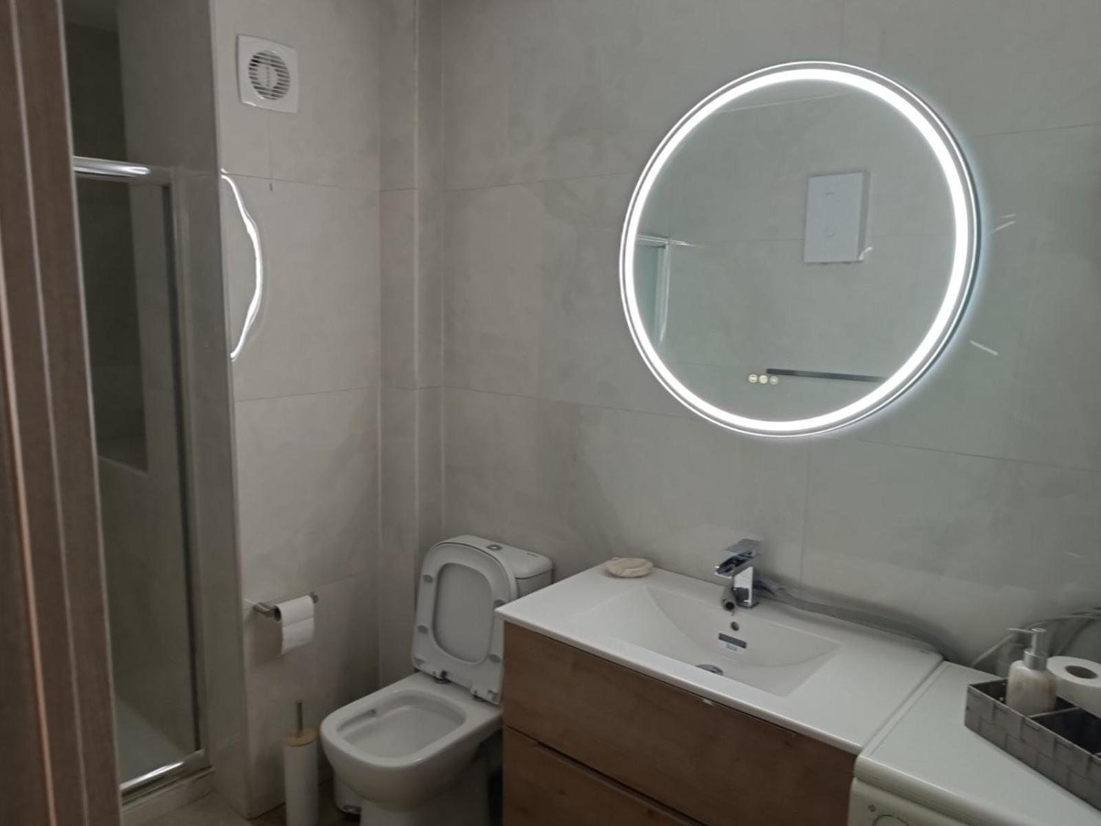 Comfortable Beachfront Apartment Лутраки Екстериор снимка