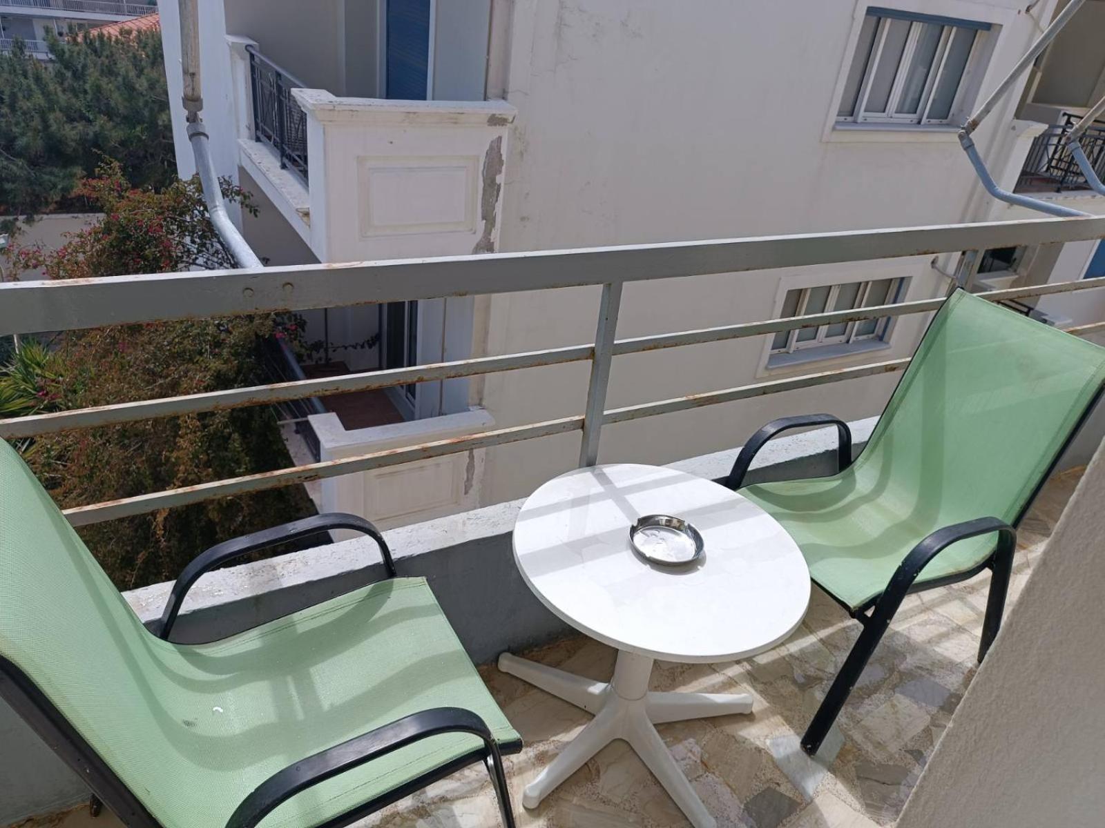 Comfortable Beachfront Apartment Лутраки Екстериор снимка